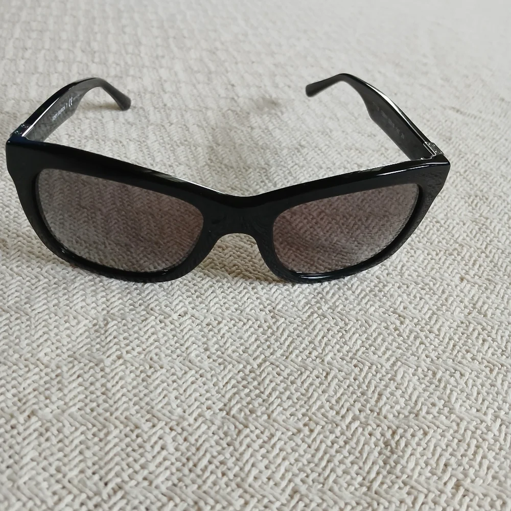 Tory Burch Glossy Black Acetate Sunglasses with Gradient Smoke Lenses